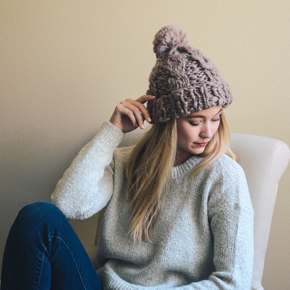 TOP RATED Marled Chunky Knit Pom Beanie/Cap - Picture 3 of 3